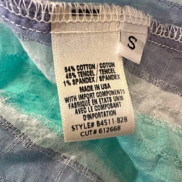 Bella Dahl Button Down Light Top with Roll Up Sleeves Size Small NWT - Picture 6 of 6